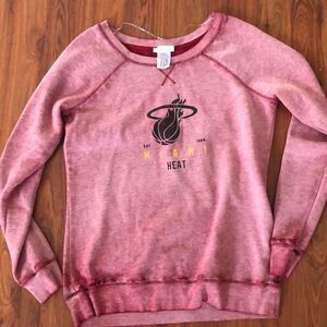 NBA Miami Heat Distressed, washed sweatshirt light red pink M